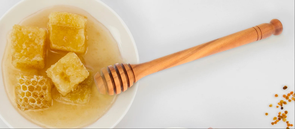 Drizzle sweet moments 🍯  ✨️ This handcrafted Olive Wood Honey spoon adds a rustic touch to your kitchen.        Natural. Elegant. Calacasa
